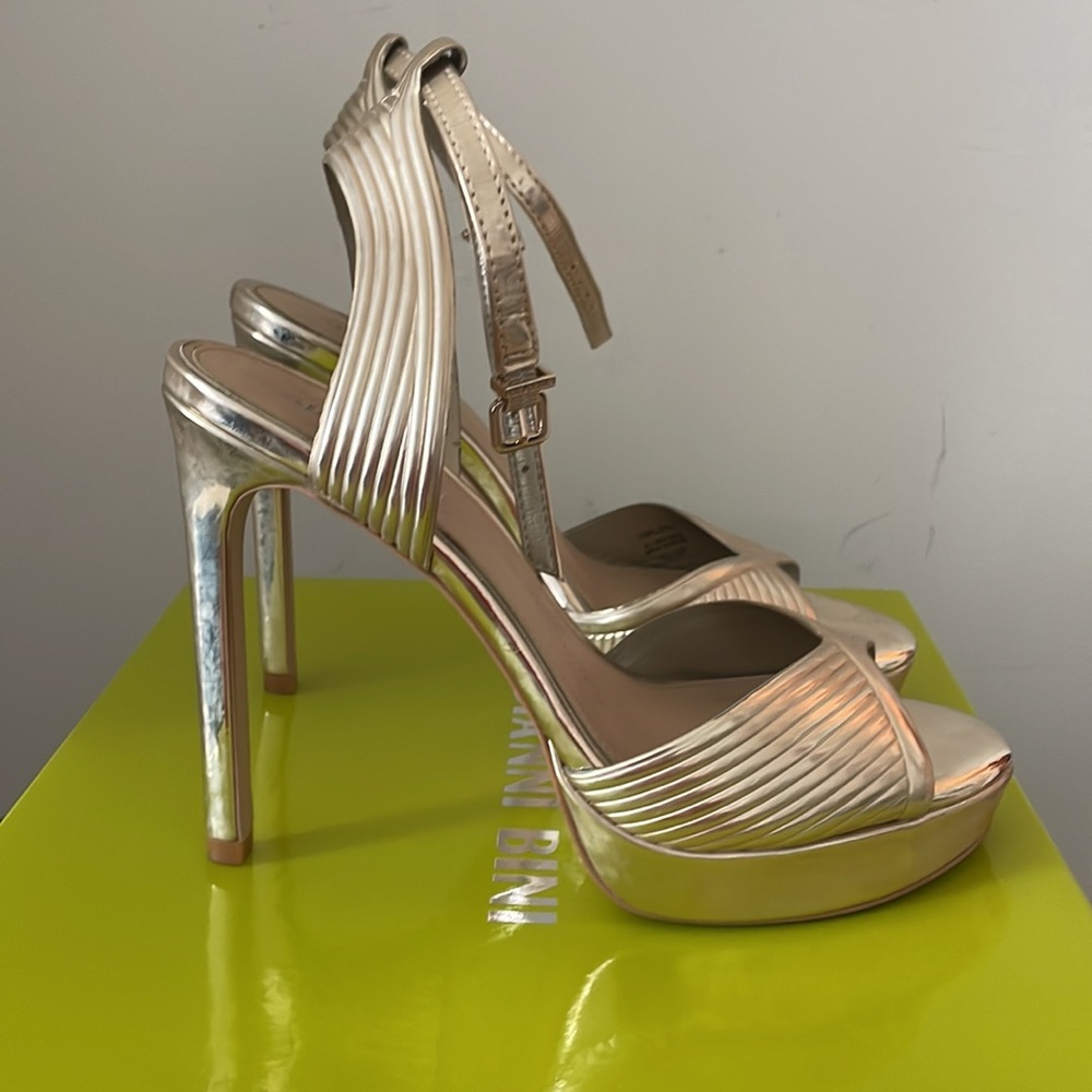 Gianni Bini Rose Gold Strappy Platform High Heels - Picture 3 of 6